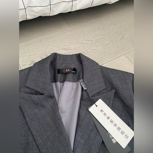 New with Tags Grey Blazer Pant Suit Set Fits Size XXS-XS - Picture 2 of 7